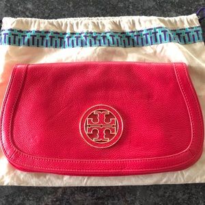 Tory Burch Amanda Logo Clutch